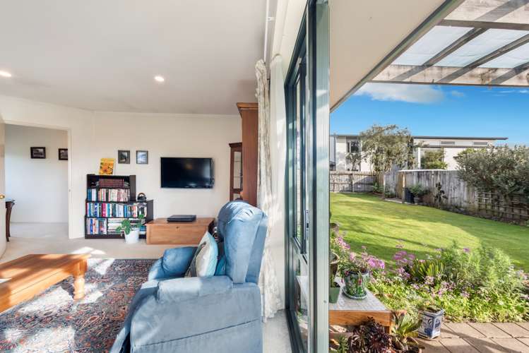 84 Aldinga Avenue Stoke_11