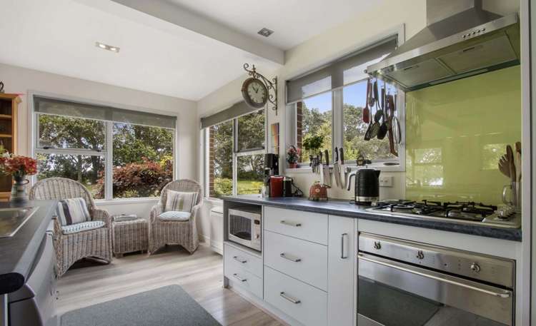 10 Roretana Drive Athenree_4
