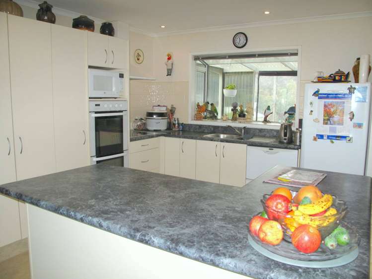 25 Seaview Avenue Te Puru_5