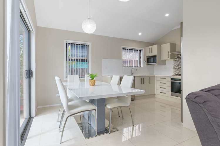 8 Squire Avenue Chartwell_1