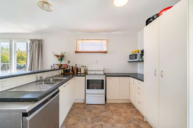 150 Waddington Drive Naenae_2