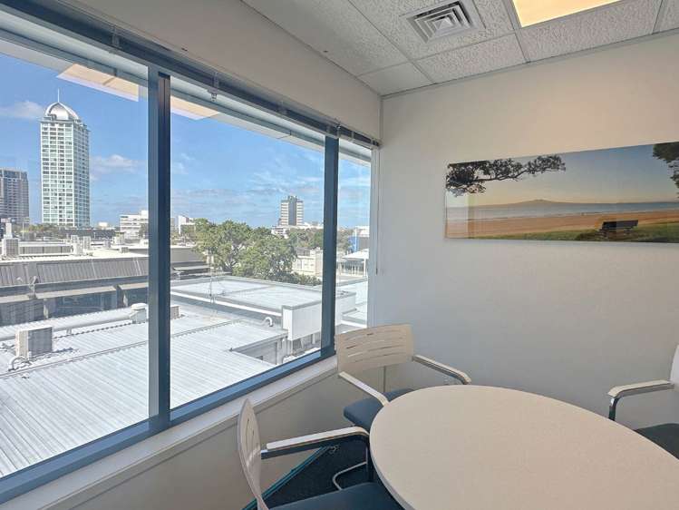 Suite 3/95 Hurstmere Road_0