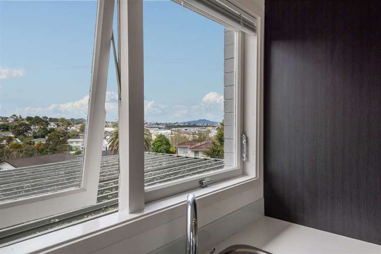 2/58 Girrahween Drive Totara Vale_10