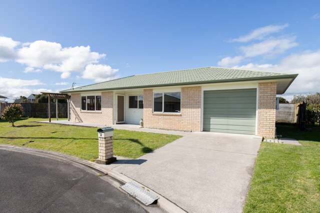 STUNNING EASY LIVING