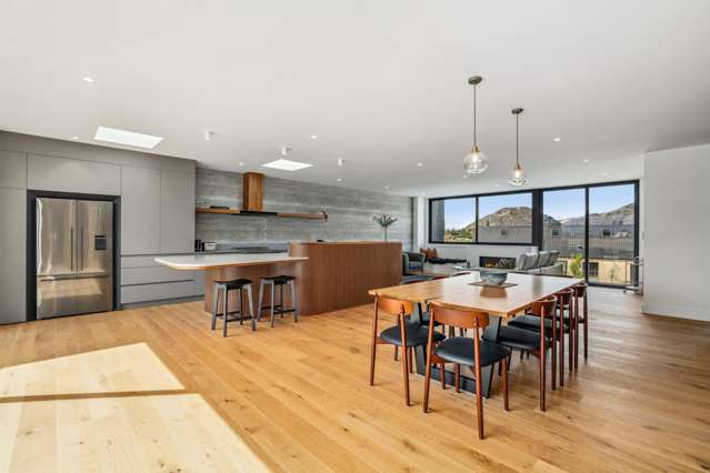 Vendors Mean Business - Going Under the Hammer!