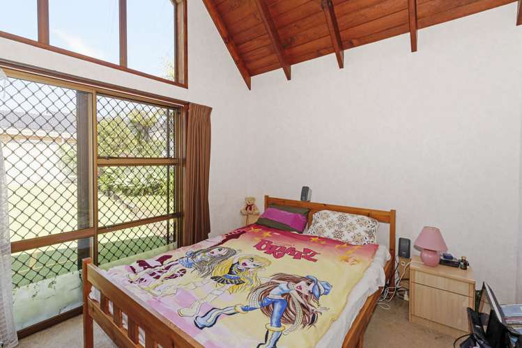 21 Wairata Place Te Atatu South_13