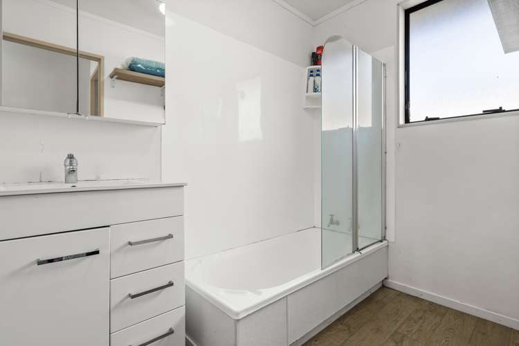 2/61 Mcannalley Street Manurewa_5