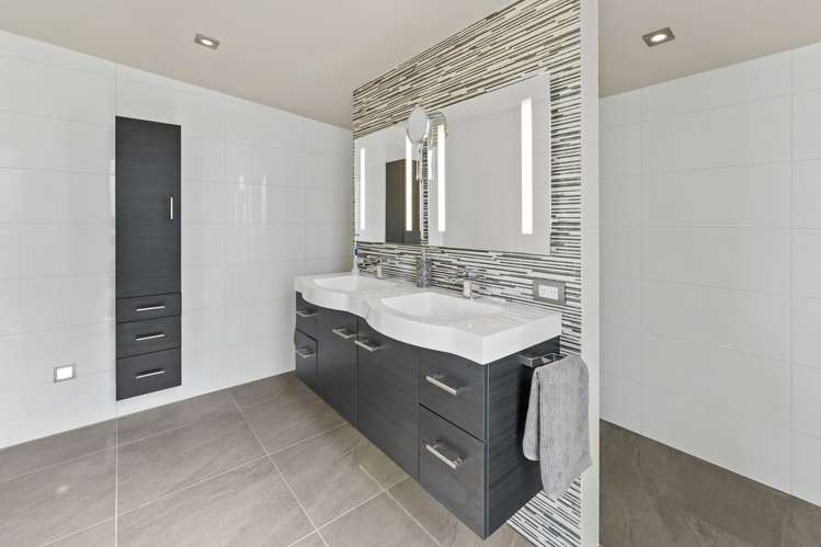 20 Valhalla Drive Richmond_18