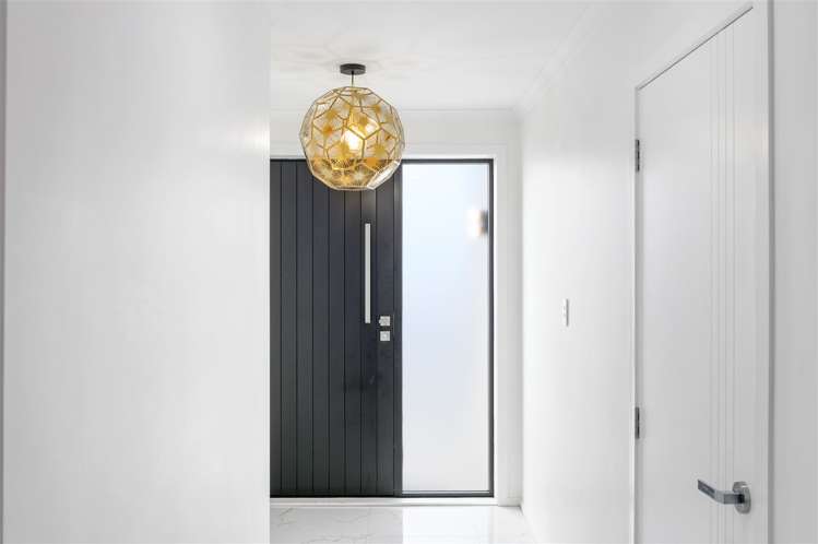 16 Inuwai Street Glenview_2