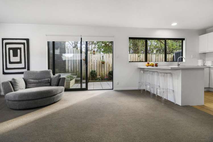 1/163 Queens Drive Lyall Bay_2