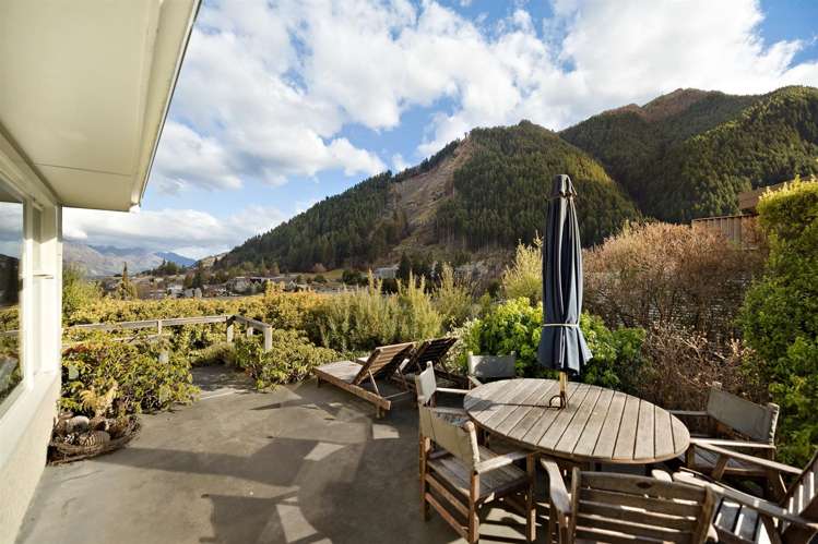 89 Hallenstein Street Queenstown_18
