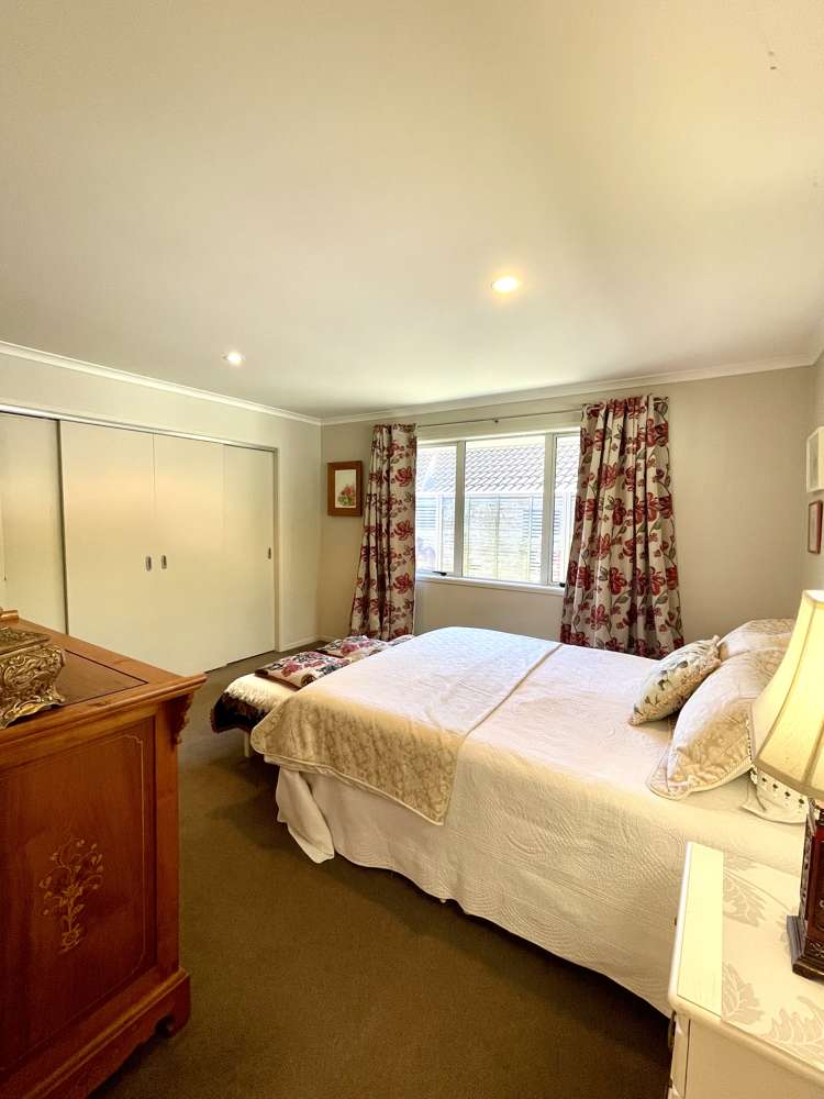 2 Barossa Way Brookfield_12