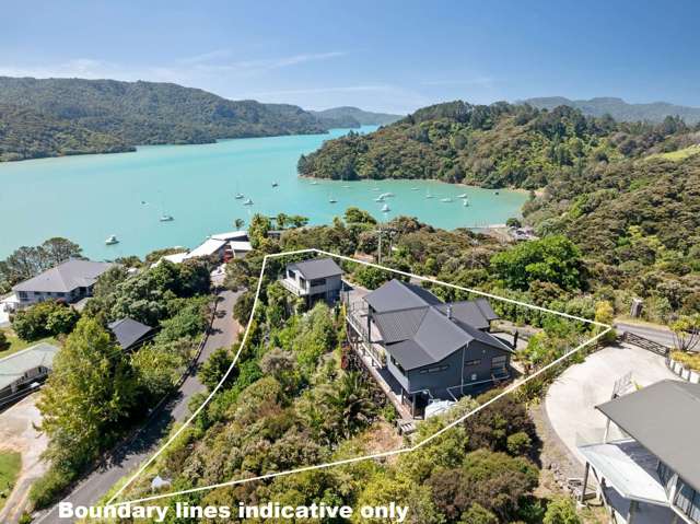 Luxury Coastal Lifestyle with Harbour Views!
