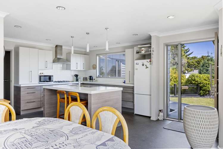 2/30 Ingle Avenue Waipahihi_13