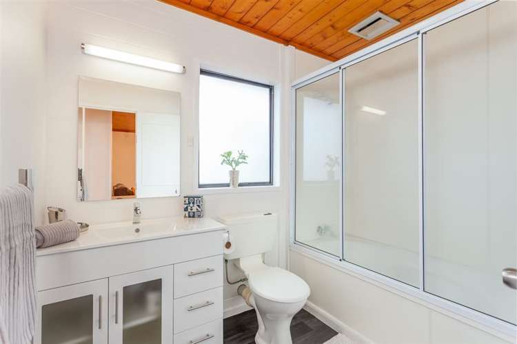 2/35 Wattle Street New Lynn_9