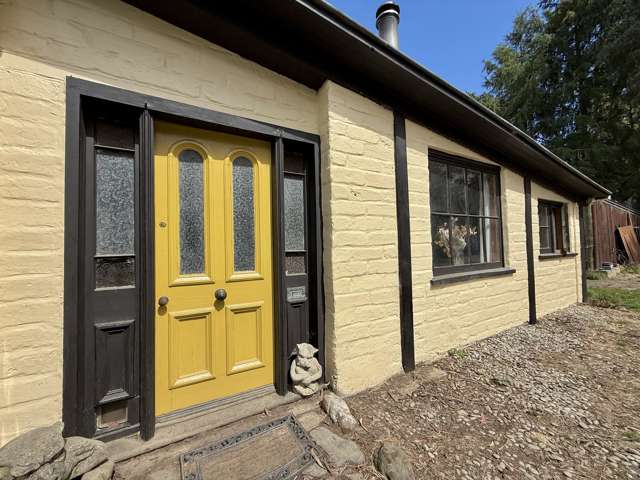 Mudbrick Country Cottage