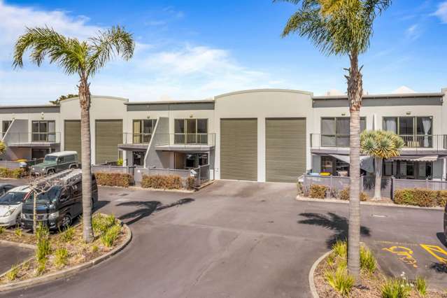 TWO-BEDROOM STUDIO WAREHOUSE