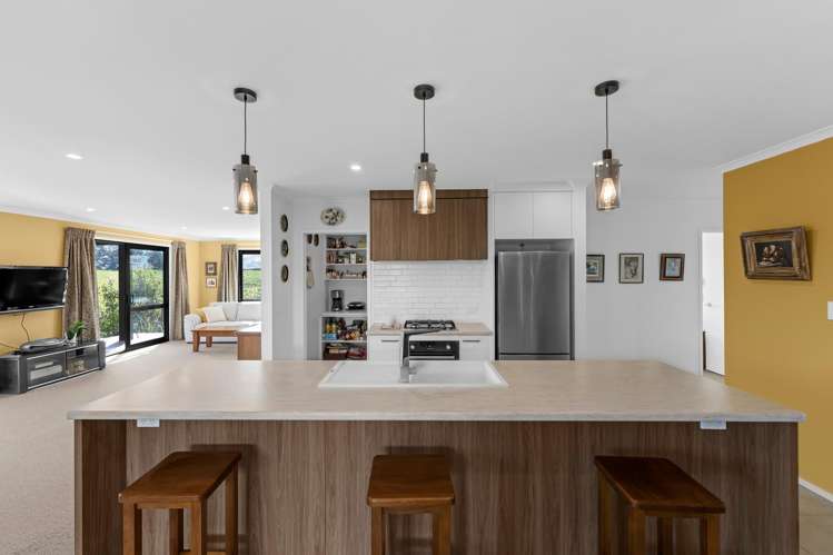 6C Goble Road Clarks Beach_5