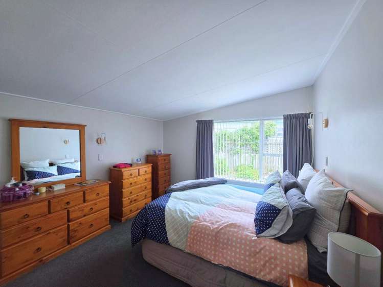 2/22 Francis Drake Street Waipukurau_4