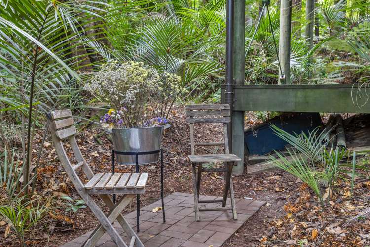 35 Sylvan Valley Avenue Titirangi_16