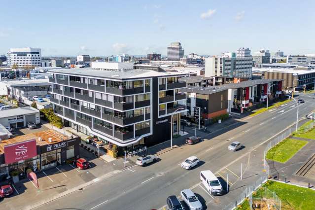 Executive Living with Seddon Park Views