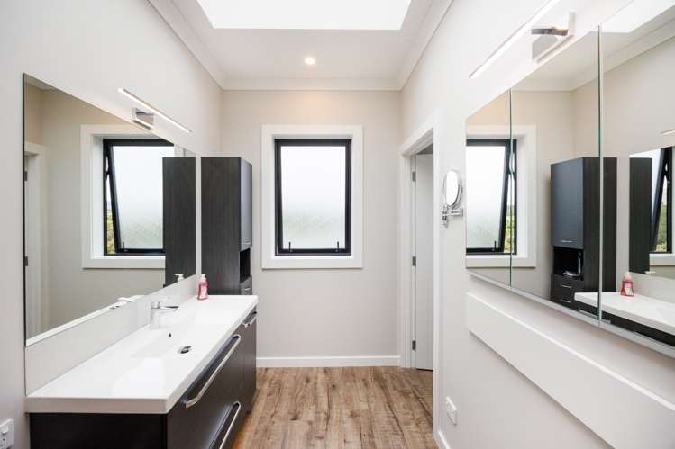 10 Coutts Way Fitzherbert_25