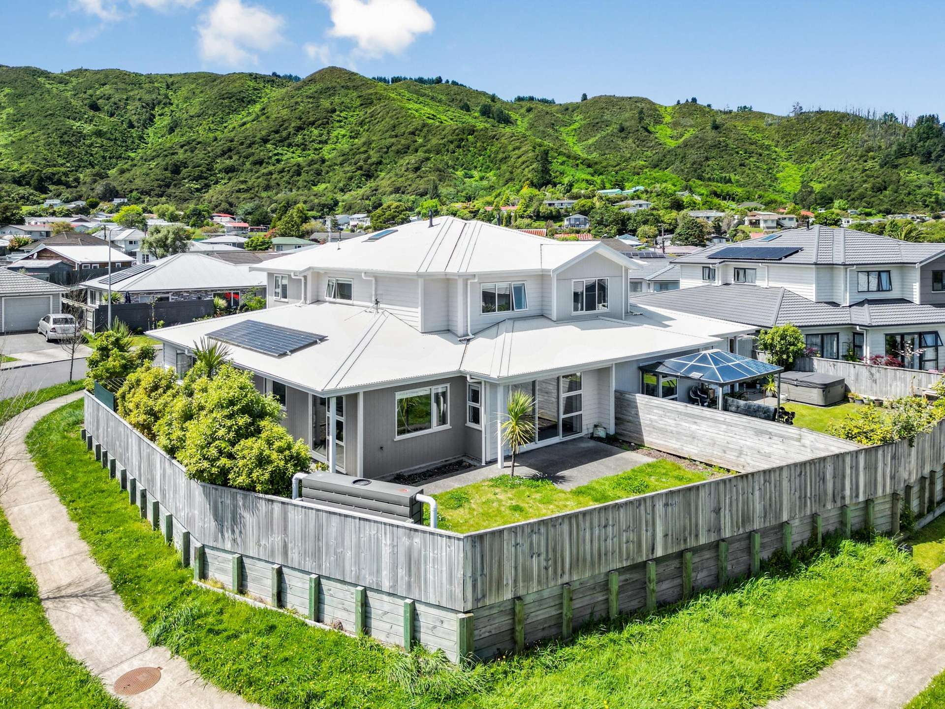 8 Henrietta Maxwell Grove Wainuiomata_0