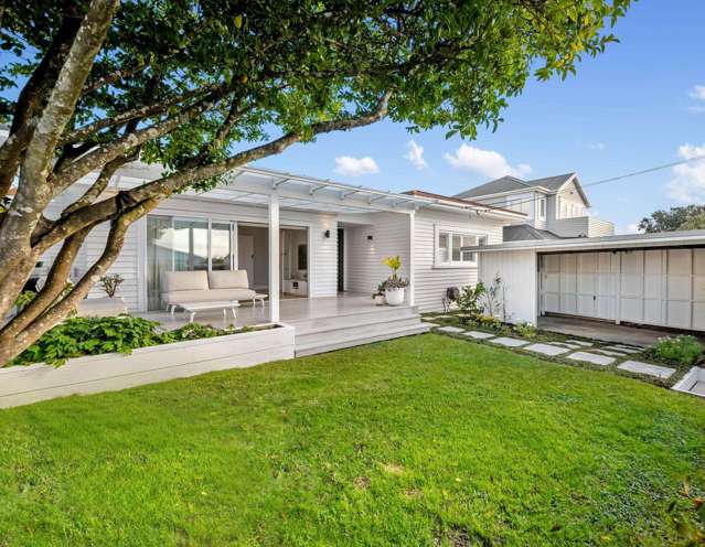Expats swap UK for Remuera after family home attracts 14 power bids in under two minutes