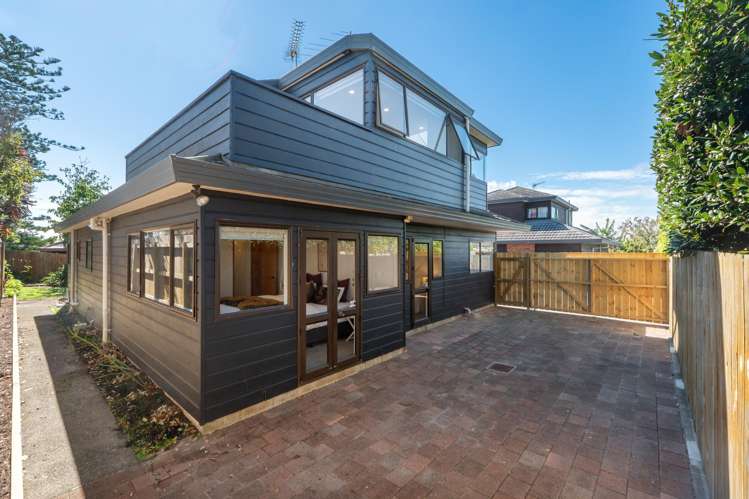 2/14 Raleigh Road Northcote_6