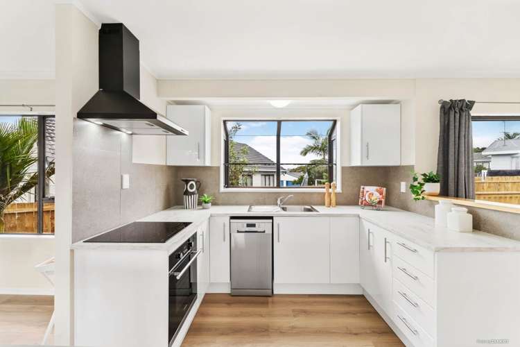 61 Charntay Avenue Clover Park_10