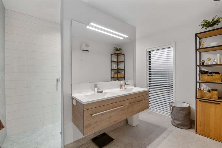 84 Pakanga Grove Pyes Pa_24