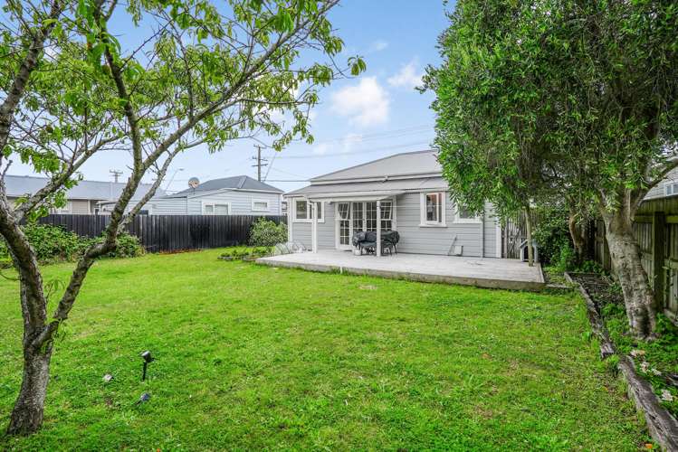 5 Udy Street Petone_14