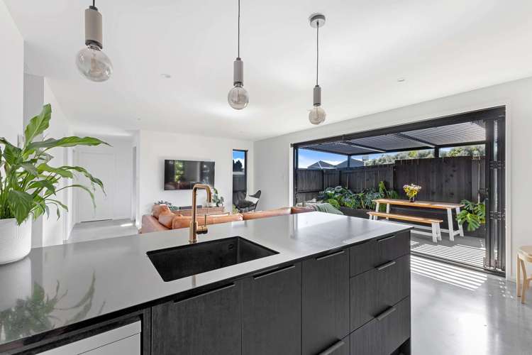 1 Rehua Place Waiwhakaiho_3