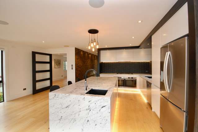 2/92 Churchill Road Murrays Bay_2