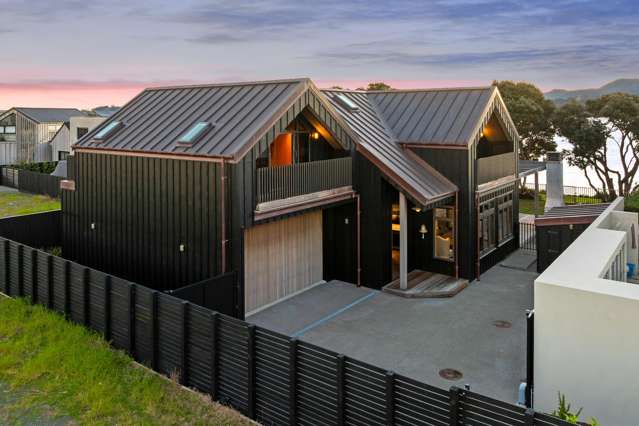 Chic luxury lodge living on Omaha waterfront