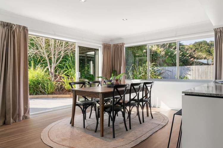 4 Fender Close Pyes Pa_5