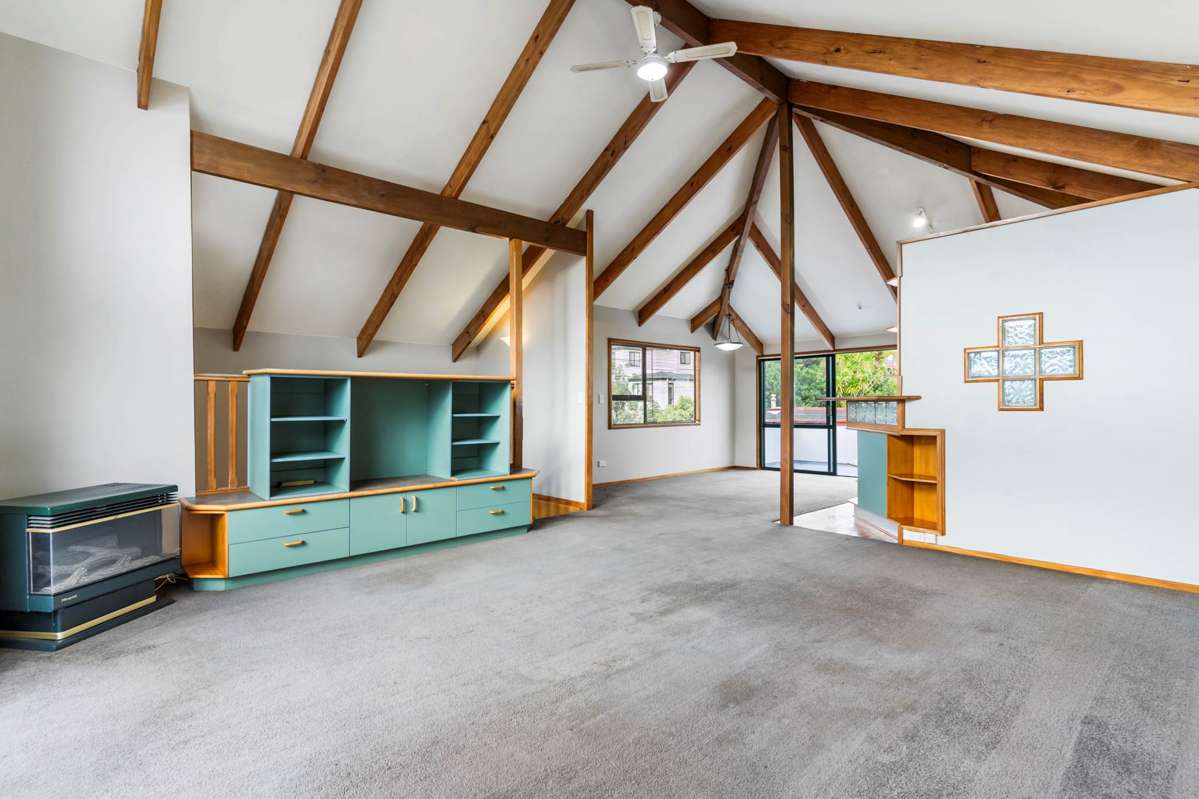 2/14 White Swan Road_2