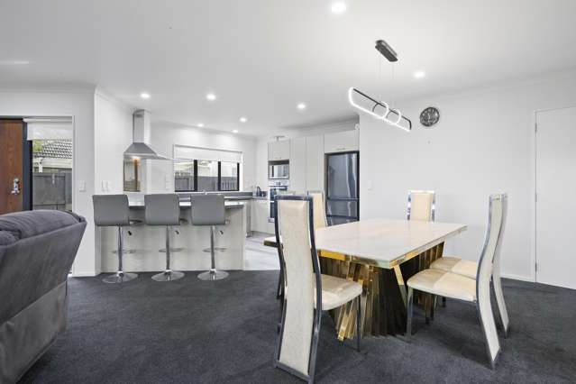 Easy Care & Modern Home!