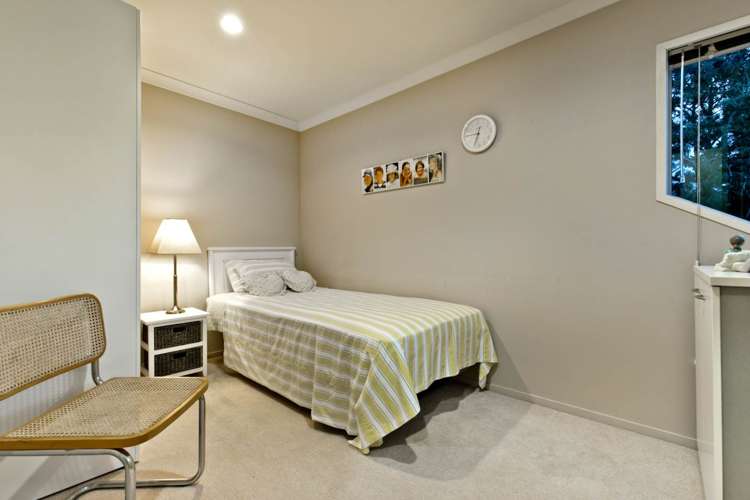 2 Manon Crescent Greenhithe_18