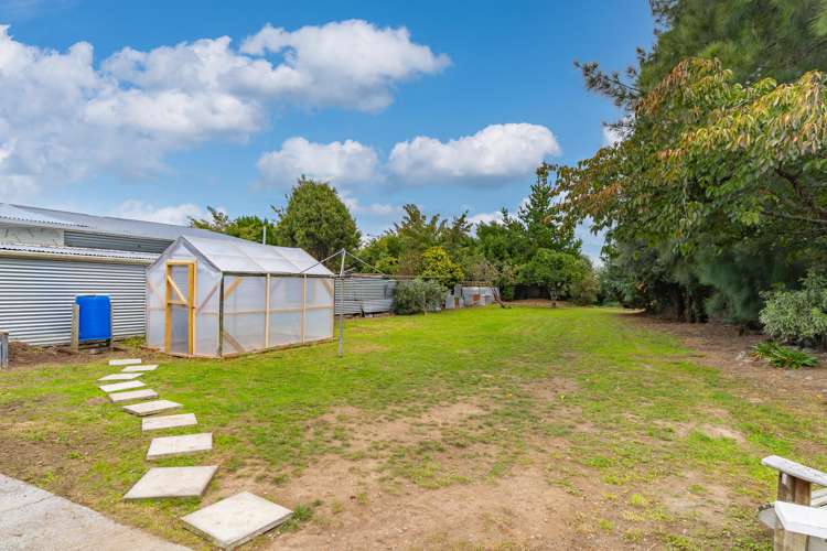 27 Clifton Avenue Carterton_16