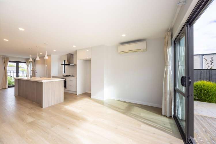 6 Henry Lloyd Place Silverdale_9