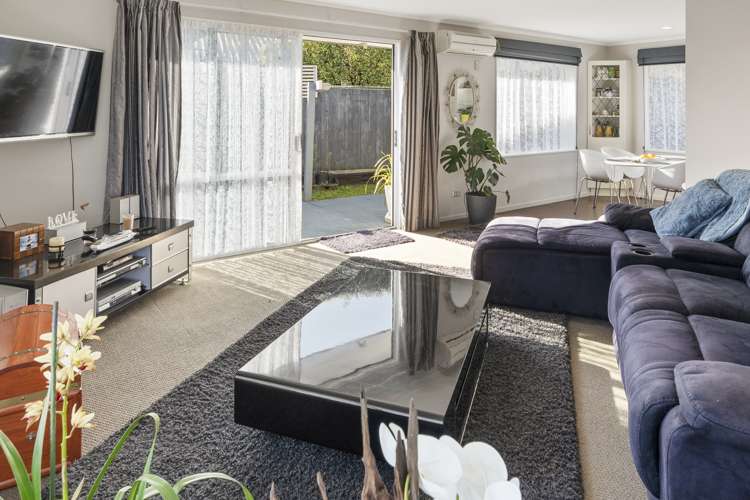 9 Vining Crescent Stoke_3