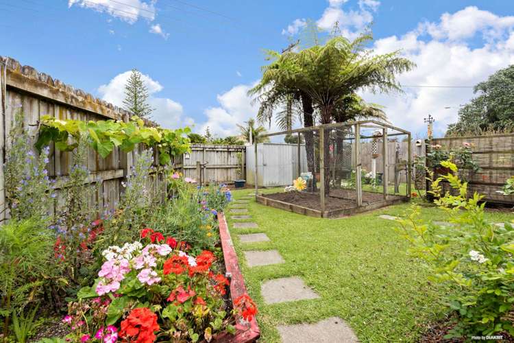81 Te Atatu Road Te Atatu South_14