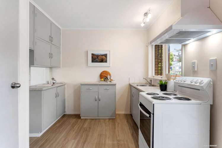 2/769 Beach Road Browns Bay_4