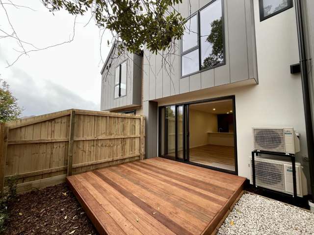 2 bedroom townhouse in Edgeware