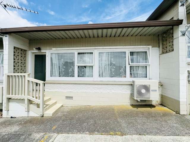 Convenient Two Bedroom Unit - Incl Lawns