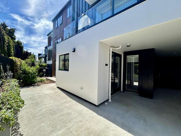 10/64 (64c) Coronation Road 1712_13