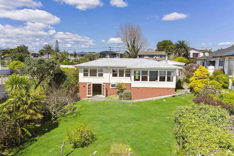 29 Hawke Crescent Beachlands_20