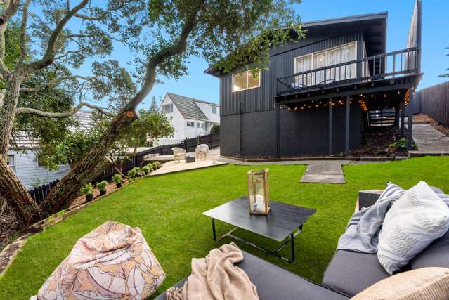COASTAL VIBES, MODERN LIVING - MUST BE SOLD!