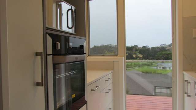 8 Te Awa Place Red Beach_2